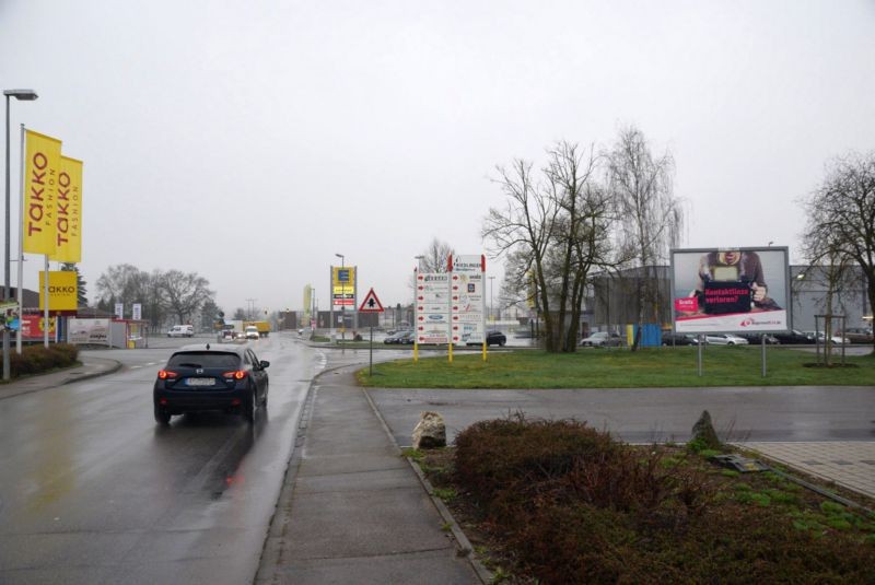 Daimlerstr/Robert-Bosch-Str. 2/Zufahrt E-center (quer)