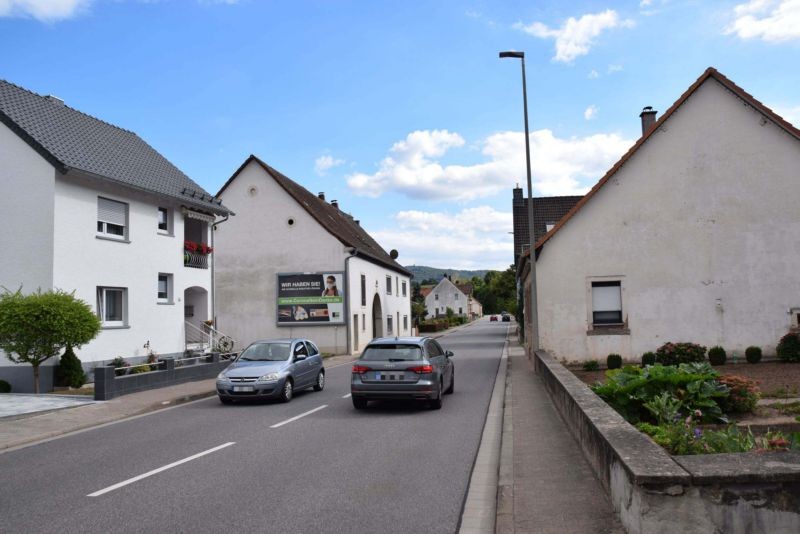 Hauptstr. 14/B 420 (quer am Giebel)