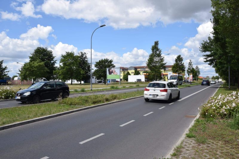 Heinrich-Rau-Str/Ecke Junckerstr/Zufahrt Kaufland/WE lks