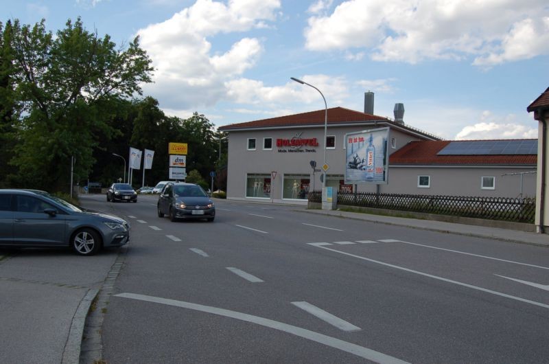 Straubinger Str. 15/geg. Lidl-Einfahrt/Zuf Netto (lks)