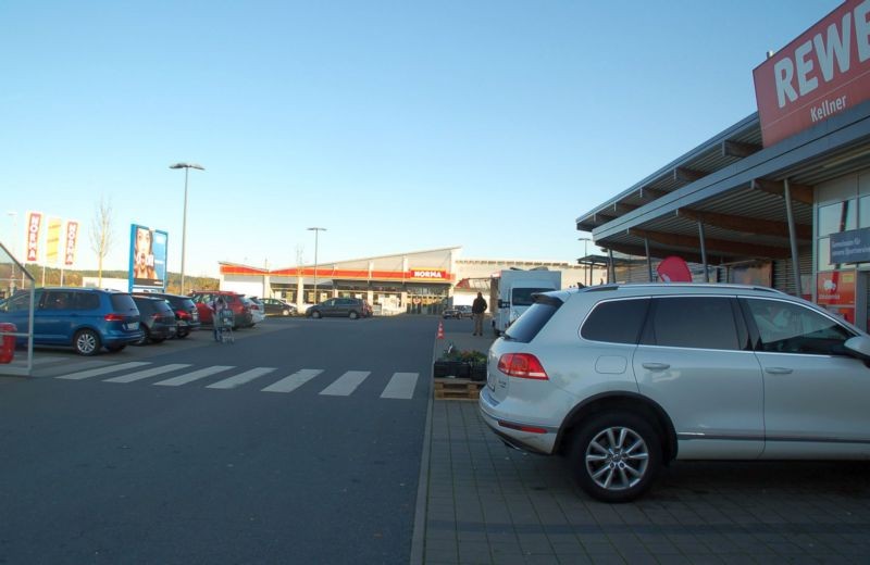 Weidener Str. 27-30 /Rewe/geg. Eing/Sicht Eing (rts)