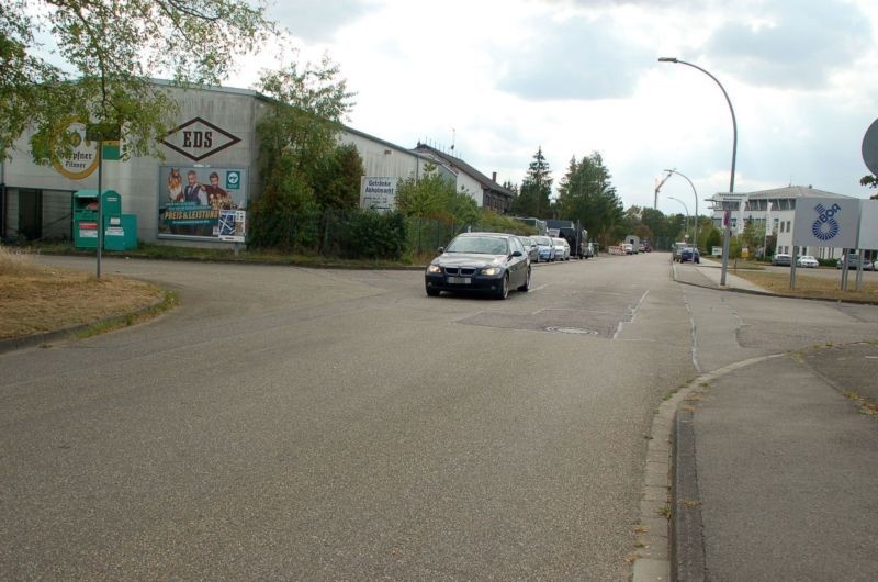 Lorenzstr. 9 /Getränkemarkt (quer zur Str)