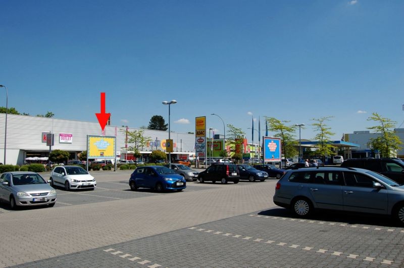 Regensburger Str. 70/B 85 /Netto/Einfahrt (Sicht Eingang)