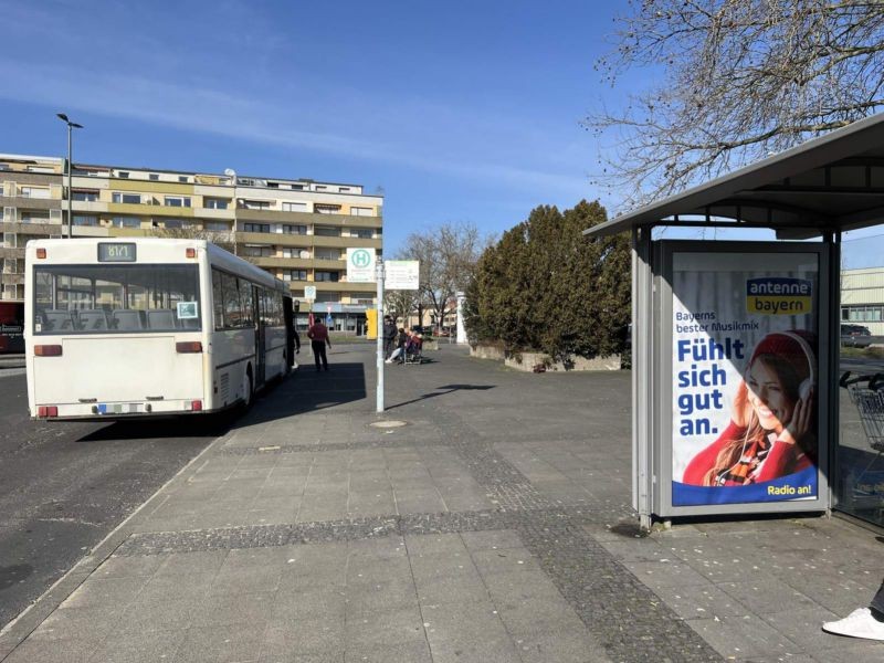 Bahnhofsplatz /innen  (WH)