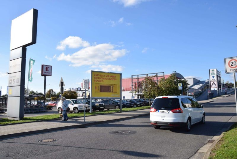 Pulsnitzer Str. 16 /Kaufland/neb. Einfahrt (Sicht Str)