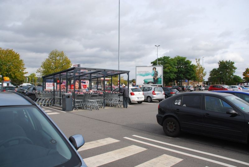 Waldenburger Str. 97 /Kaufland/quer zur Einf/Sicht Markt