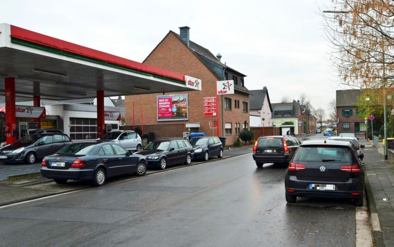 Maximilianstr. 2/bei Tkst/nh. Aldi+Rossmann (quer am Giebel)