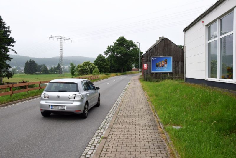 Blumenauer Str. 65/neb. Renault (quer am Giebel)