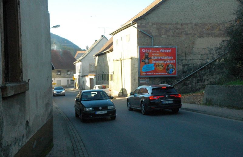 Alsenzstr. 18/B 48 (quer am Giebel)