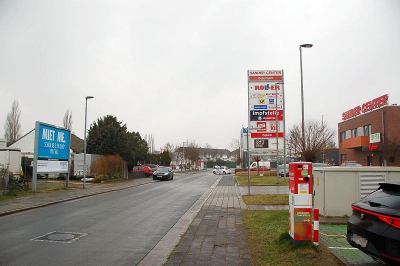 Kalmsweg 5/Zufahrt Rewe/geg. Sander Center (nh. Einfahrt)