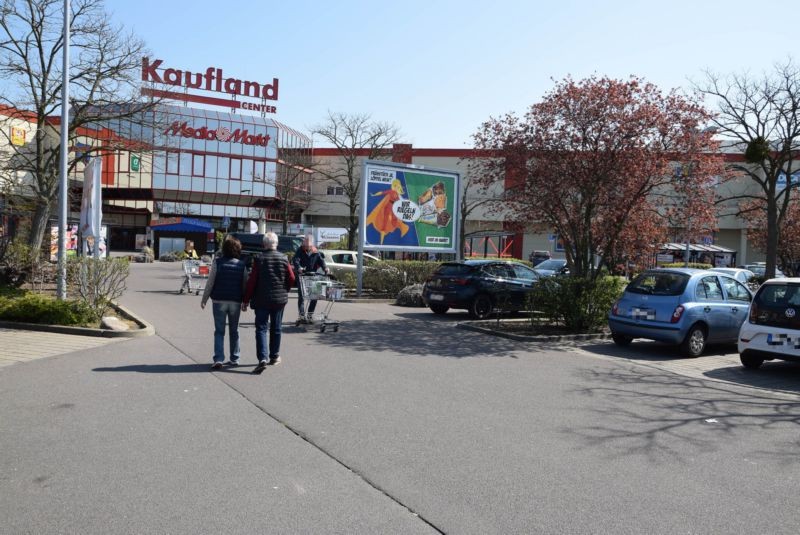 Am Eichengarten 2 /Kaufland/geg. Eingang (Sicht Einfahrt)