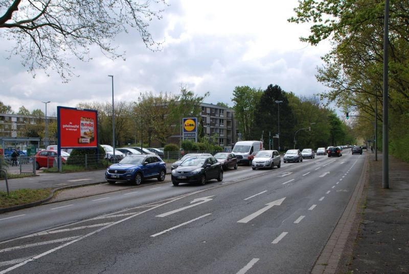 Droote 2 /Lidl/lks vom Eingang/parallel zur Flughafenstr