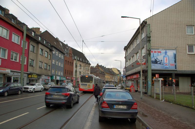 Friedrich-Ebert-Str. 328 (quer am Giebel)