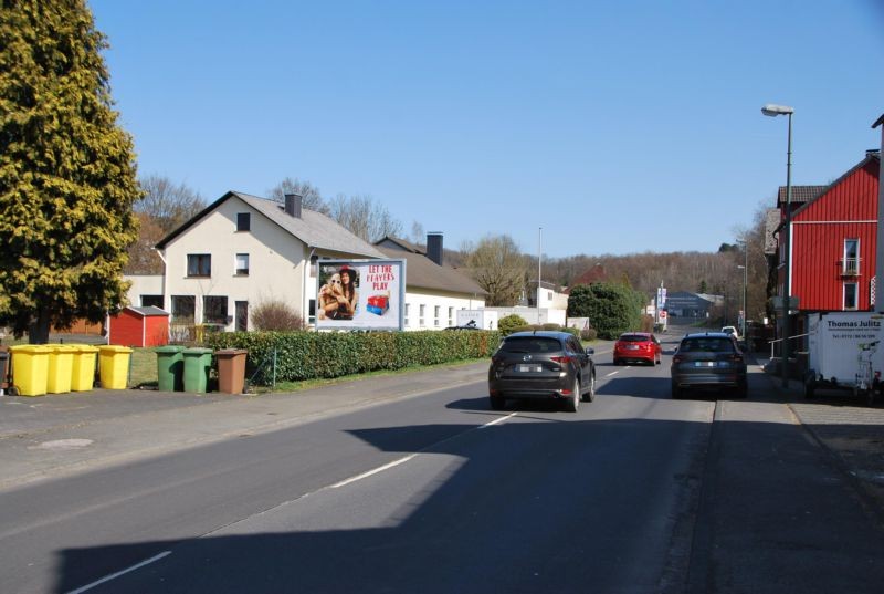 Dreisbachstr. 11/Zufahrt Getränke Hoffmann/WE lks