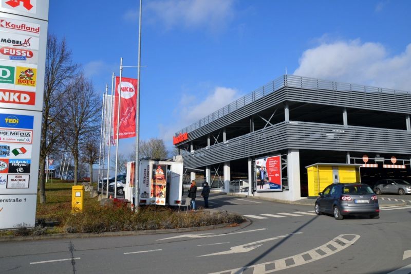 Daimlerstr. 1 /Kaufland/lks von Ausfahrt Parkdeck