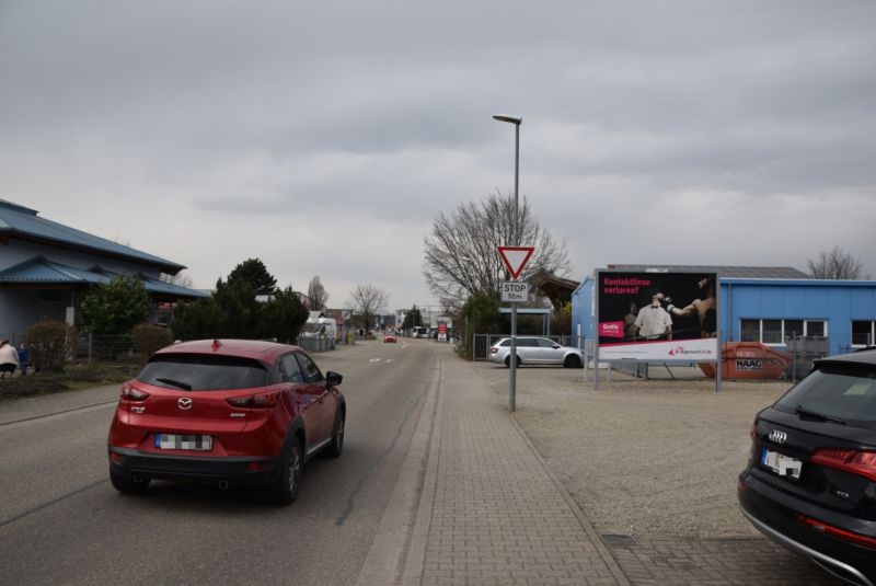 Kreuzerweg/Ecke Radackern 1/Nähe Lidl (WE rts)