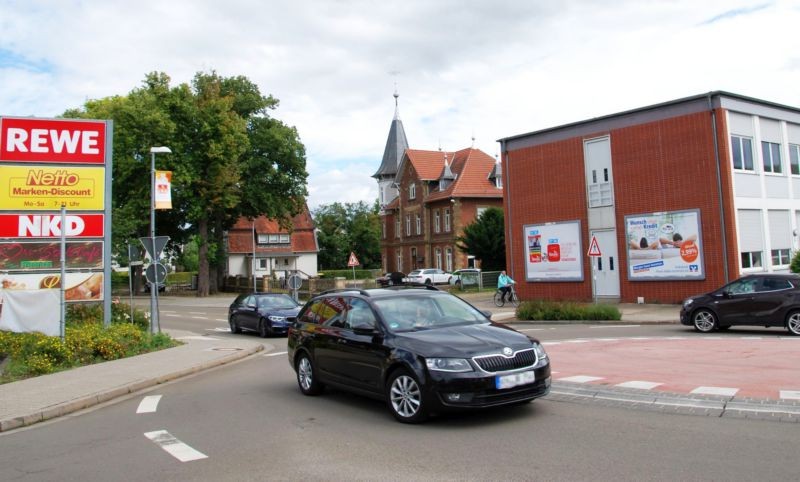Poststr. 22-24/geg. Rewe + Netto/Einfahrt -Kapellenstr