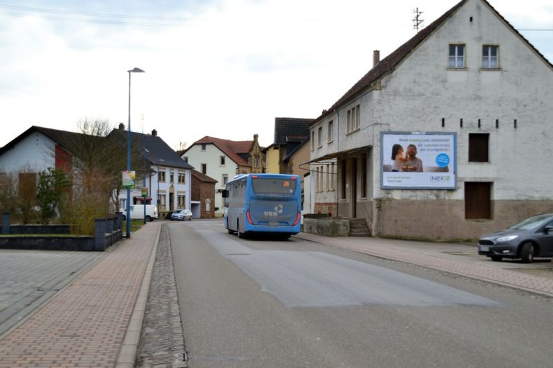 Glantalstr. 16/B 420/Zufahrt Netto (quer am Giebel)