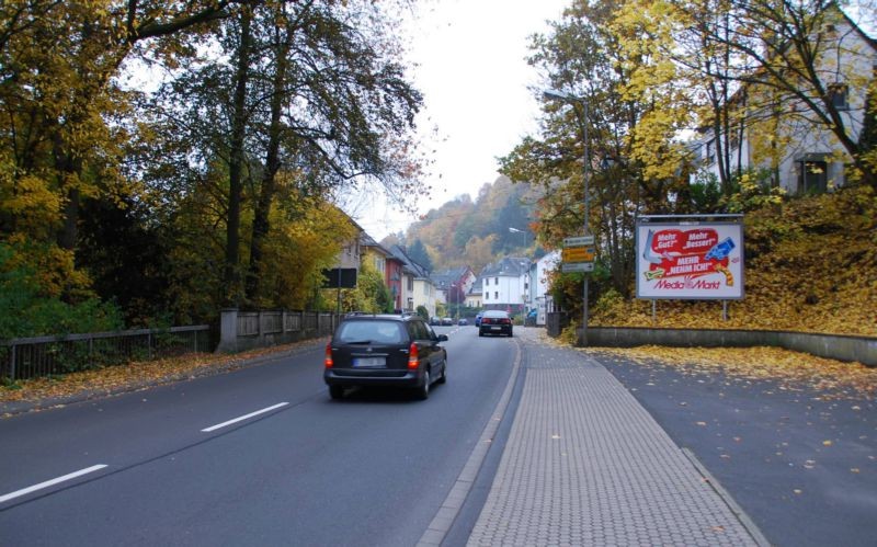 Mainzer Str. 147 (quer zur B 422)