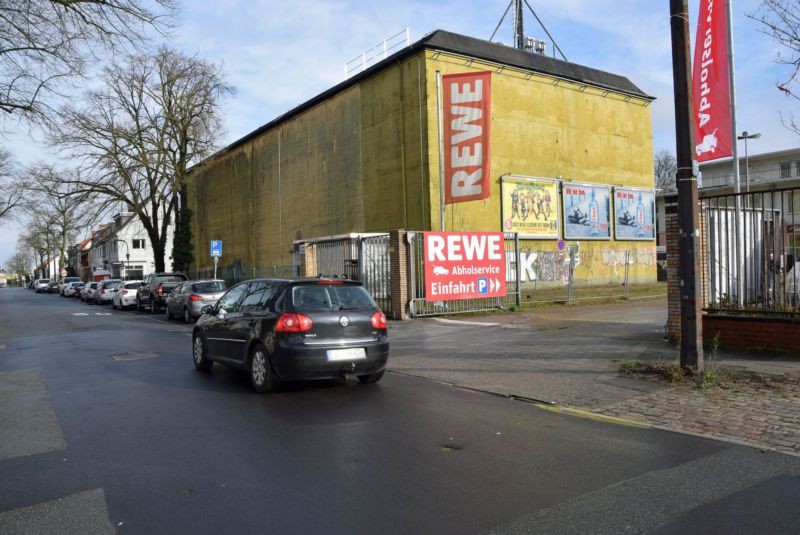 Holsteiner Str. 91-99 /Rewe/Zufahrt (quer zur Str)