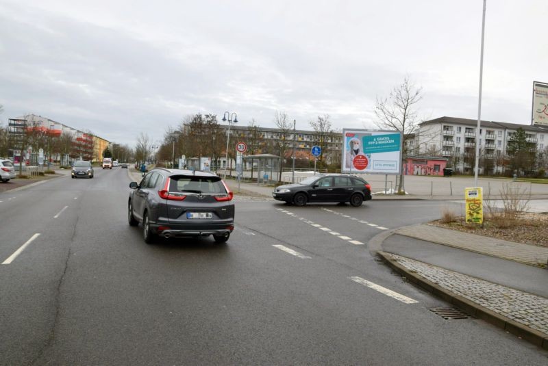 Comeniusstr. 40 /Edeka/Einfahrt/lks -quer zur Dessauer Allee