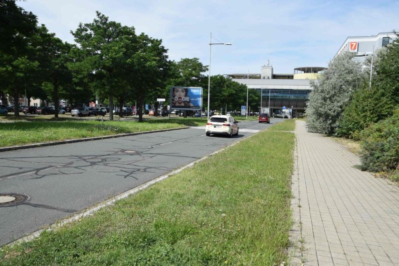 Flughafen Leipzig/Terminalring/Zufahrt Flughafenhotel/quer