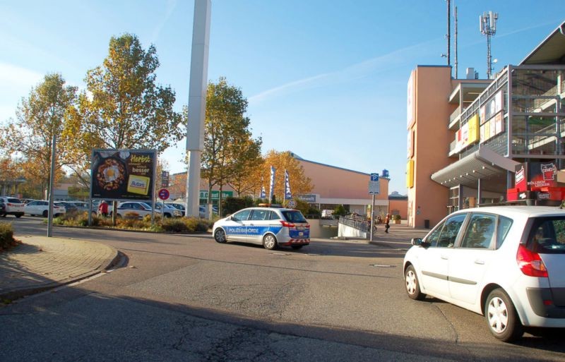 Carl-Metz-Str. 7 /Kaufland/Zufahrt (quer)