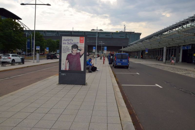 Flughafen Leipzig/Terminalring/Eingang Abflug (WE rts)