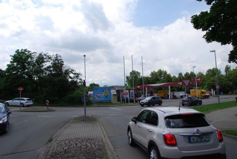 Budapester Str. 3/bei Tankstelle/quer zur Prager Str