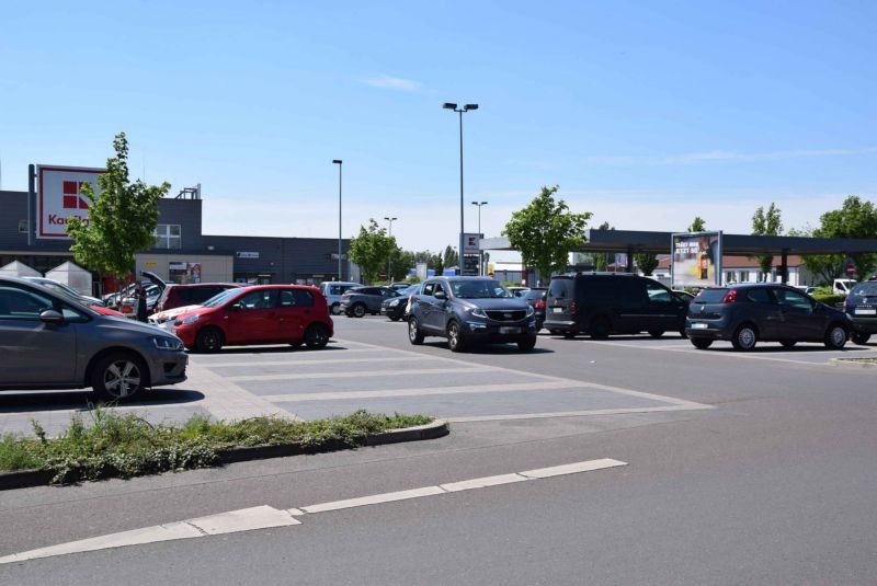 Juri-Gagarin-Str. 32 /Kaufland/neb. Tankstelle