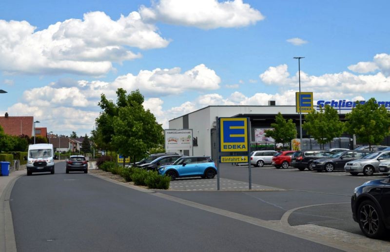 Weingartenstr. 2 /Edeka/nh. Eingang (quer zur Str)