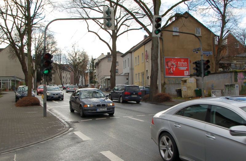 Mendener Str. 167/nh. Rewe (quer am Giebel)