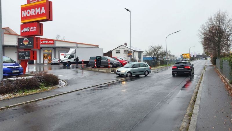 Röntgenstr. 2/Netto/geg. Ein- und Ausfahrt (WE lks)