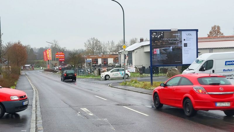 Röntgenstr. 2/Netto/geg. Ein- und Ausfahrt (WE rts)