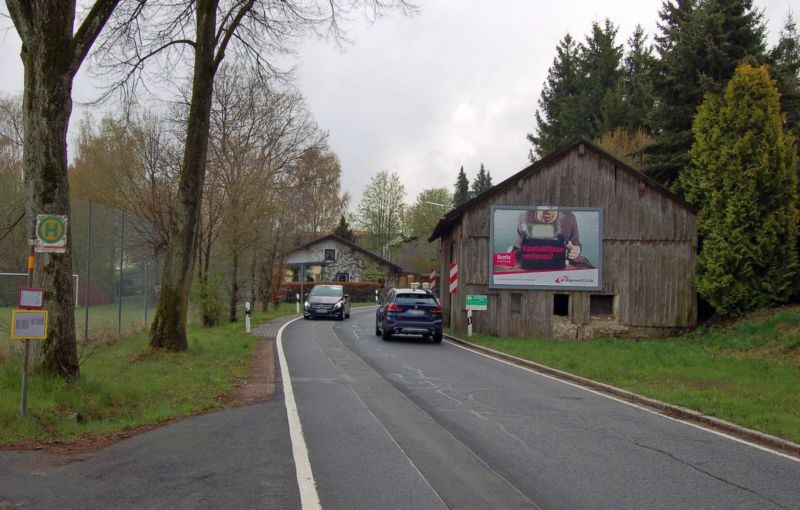 Am Bahnhof/Ecke Zum Höllbachtal (quer am Giebel)