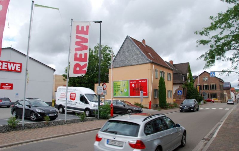 Naheweinstr. 67 /Rewe/Einfahrt (quer zur Str)
