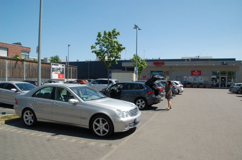 Biberacher Str. 11 /Rewe/geg. Eingang (Sto.rts)