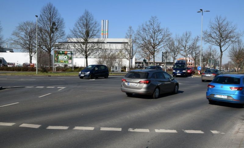 Maschmühlenweg/Hildebrandstr (quer zur Kreuzung)