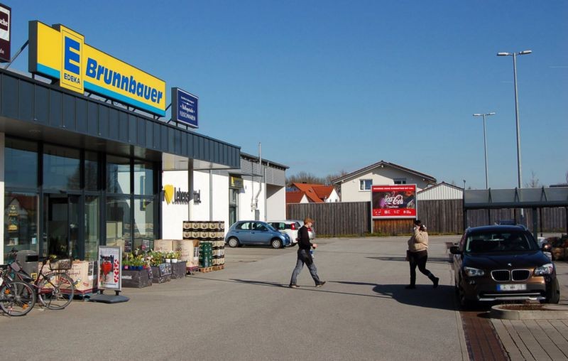 Landshuter Str. 45 /Edeka/rts vom Eingang