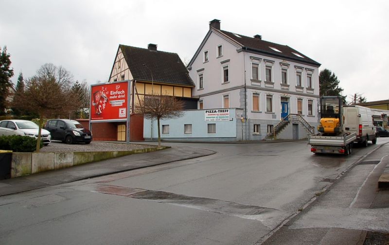 Bahnhofstraße in Bösperde 80/Ecke Landwehr/WE lks