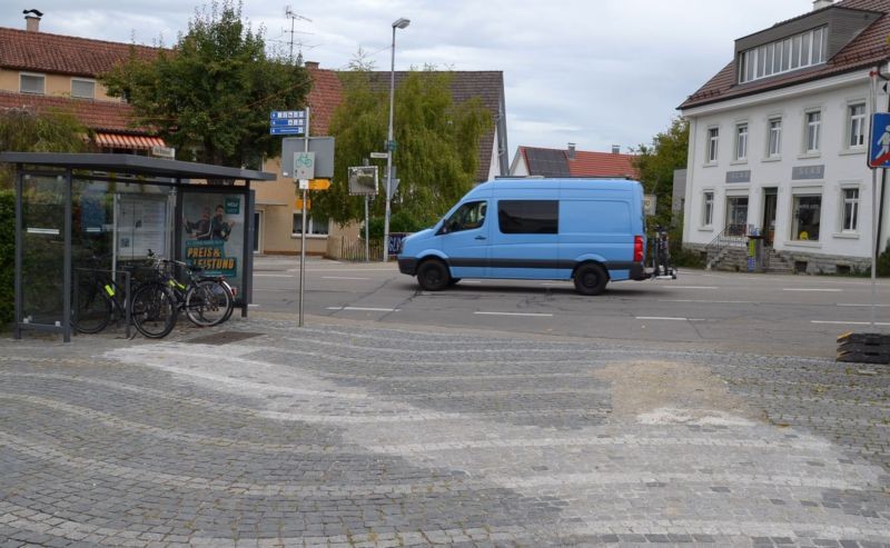 Thingoltstr/Am Brunnen (Dorfplatz) -innen (Fahrradständer)