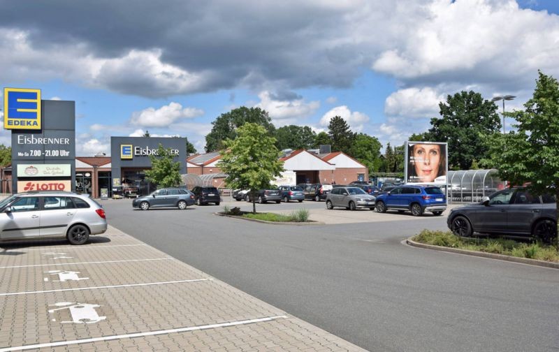 Gifhorner Str. 13 /Edeka/geg. Eingang/Sicht PP (lks)