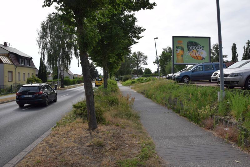 Berliner Allee 30c /Lidl/lks von Einfahrt/WE rts