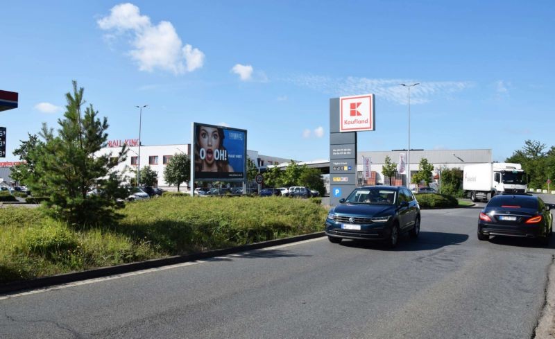 Magdeburger Berg 5 /Kaufland/Einf/nh Tkst -Sicht Einfahrt