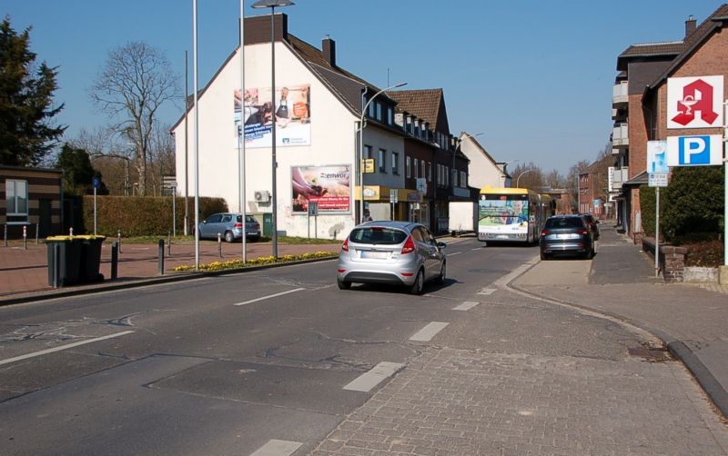 Bahnhofstr. 12 (quer am Giebel)