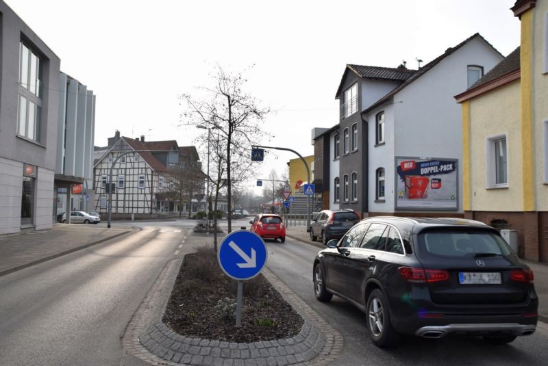 Briloner Landstr. 3/Zufahrt Tegut (quer am Giebel)