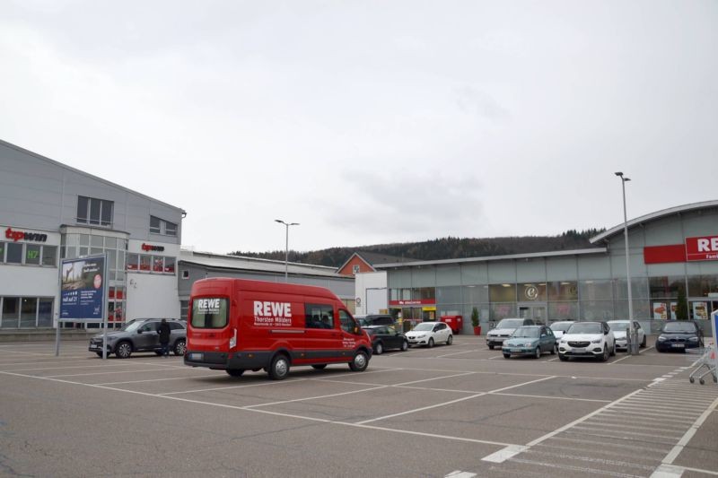 Mozartstr. 35 /Rewe/geg. Eingang/Sicht Einfahrt