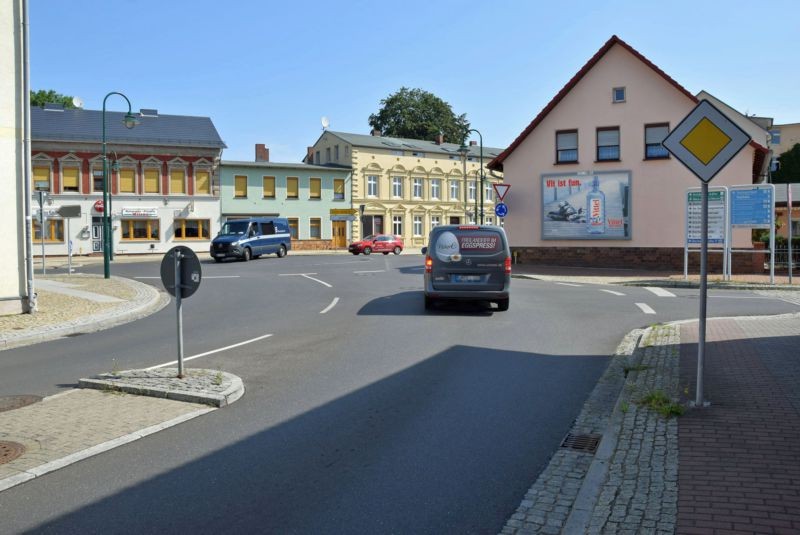 Breite Str. 16/Kreisverkehr (quer zur Wilhelmstr)