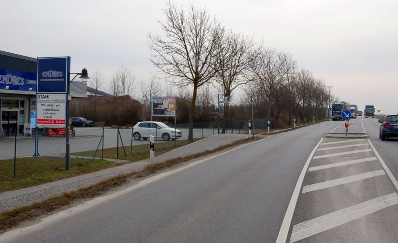 Passauer Str. 35 /Getränke Endres/geg. Edeka (quer zur B 8)