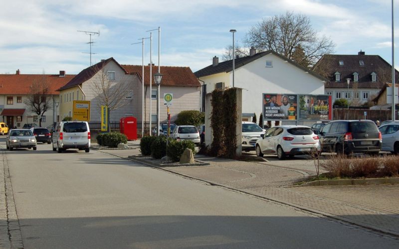 Kößlarner Str. 22 /Edeka/neb. Einfahrt (quer zur Str)